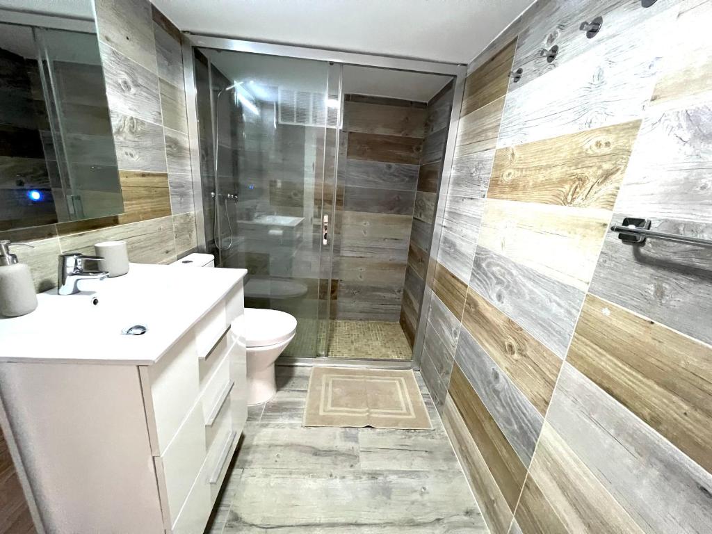 A bathroom at Seaside home Torrevieja - LaMata