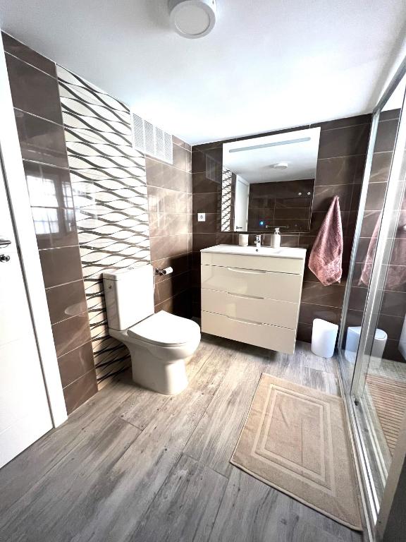 A bathroom at Seaside home Torrevieja - LaMata