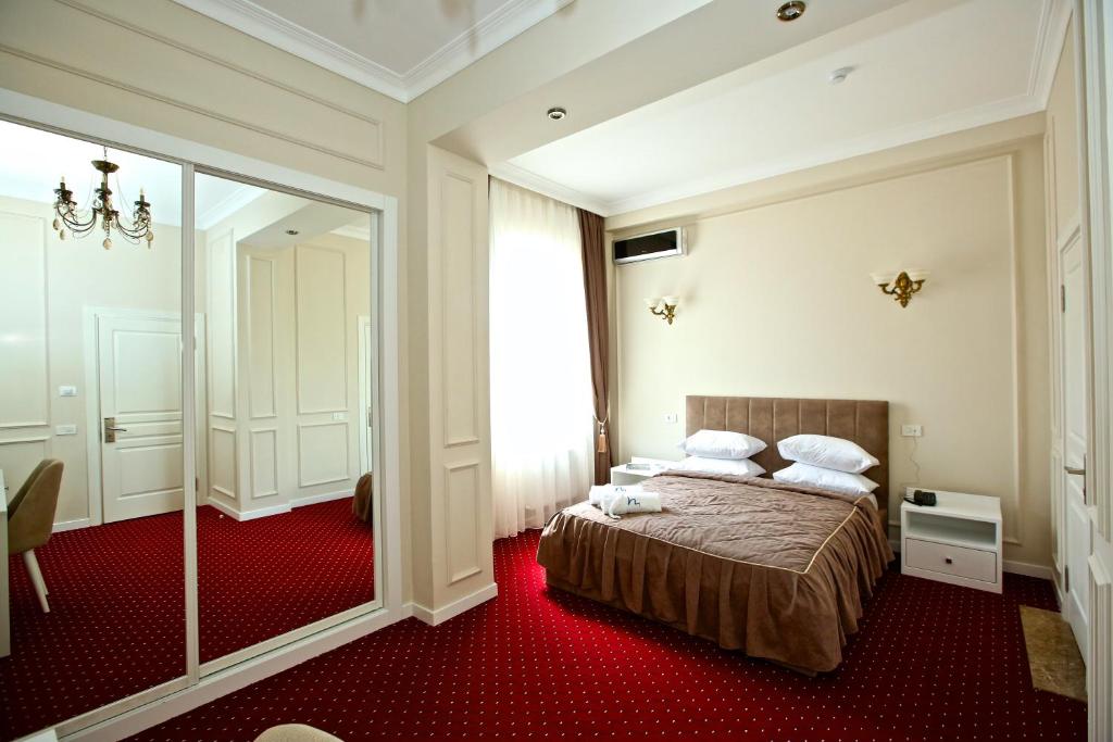 Postel nebo postele na pokoji v ubytování Miraj hotel