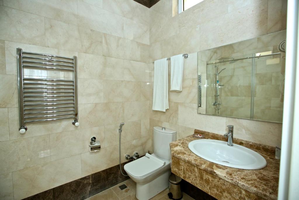 Koupelna v ubytování Miraj hotel