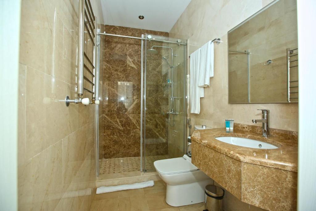 Koupelna v ubytování Miraj hotel