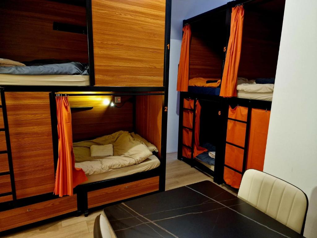 Postel nebo postele na pokoji v ubytování Recharge Hostel