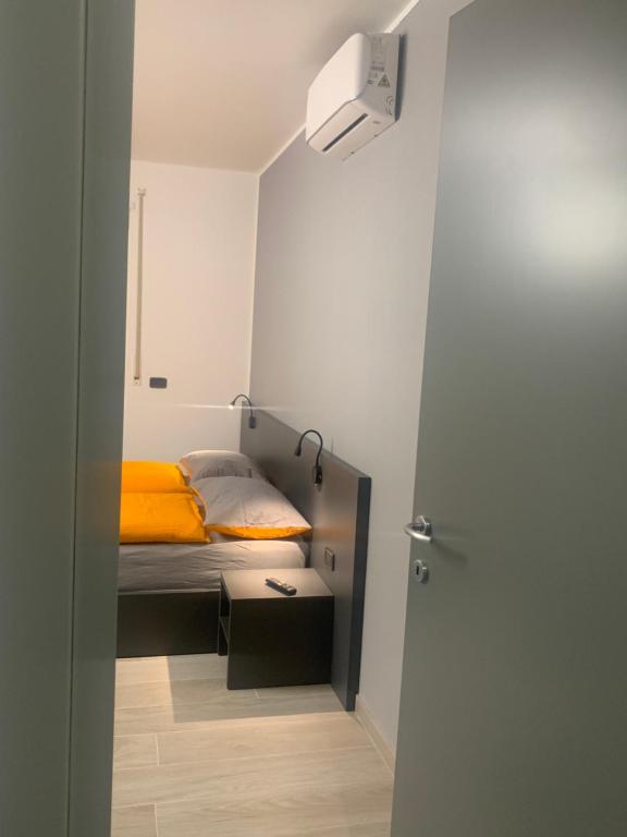 Łóżko lub łóżka w pokoju w obiekcie Rivacentro 2