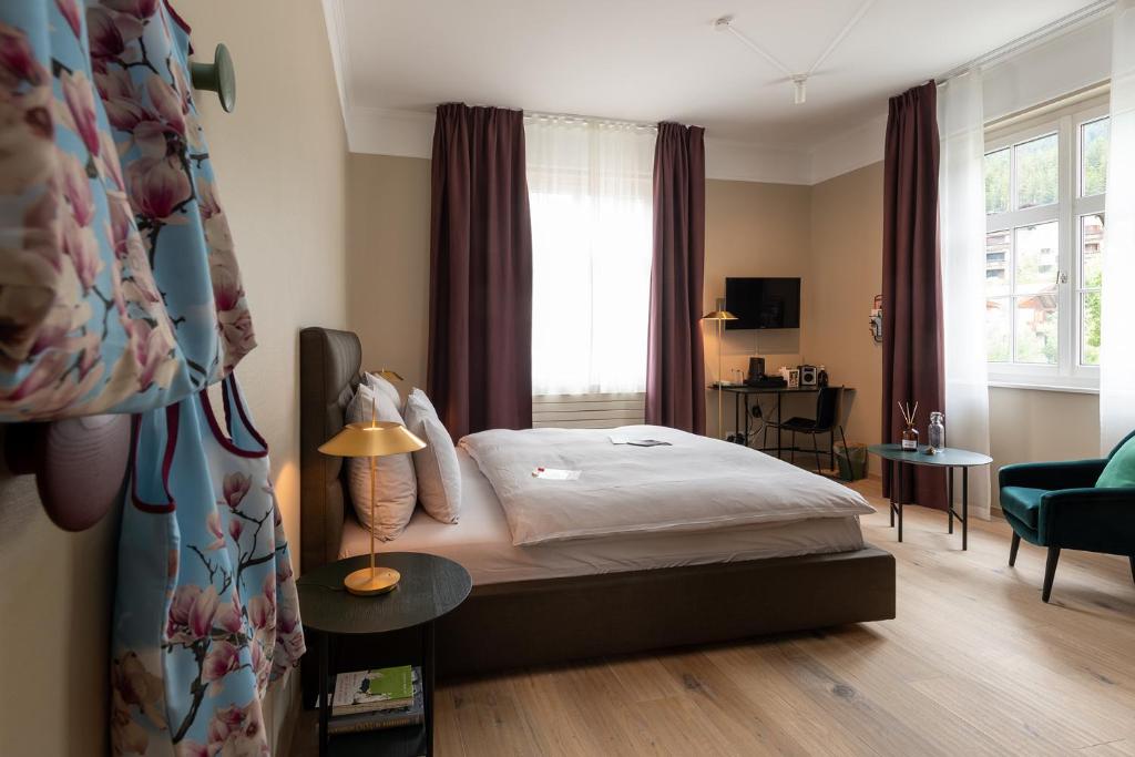 Postel nebo postele na pokoji v ubytování Hotel Schweizerhof Lenzerheide