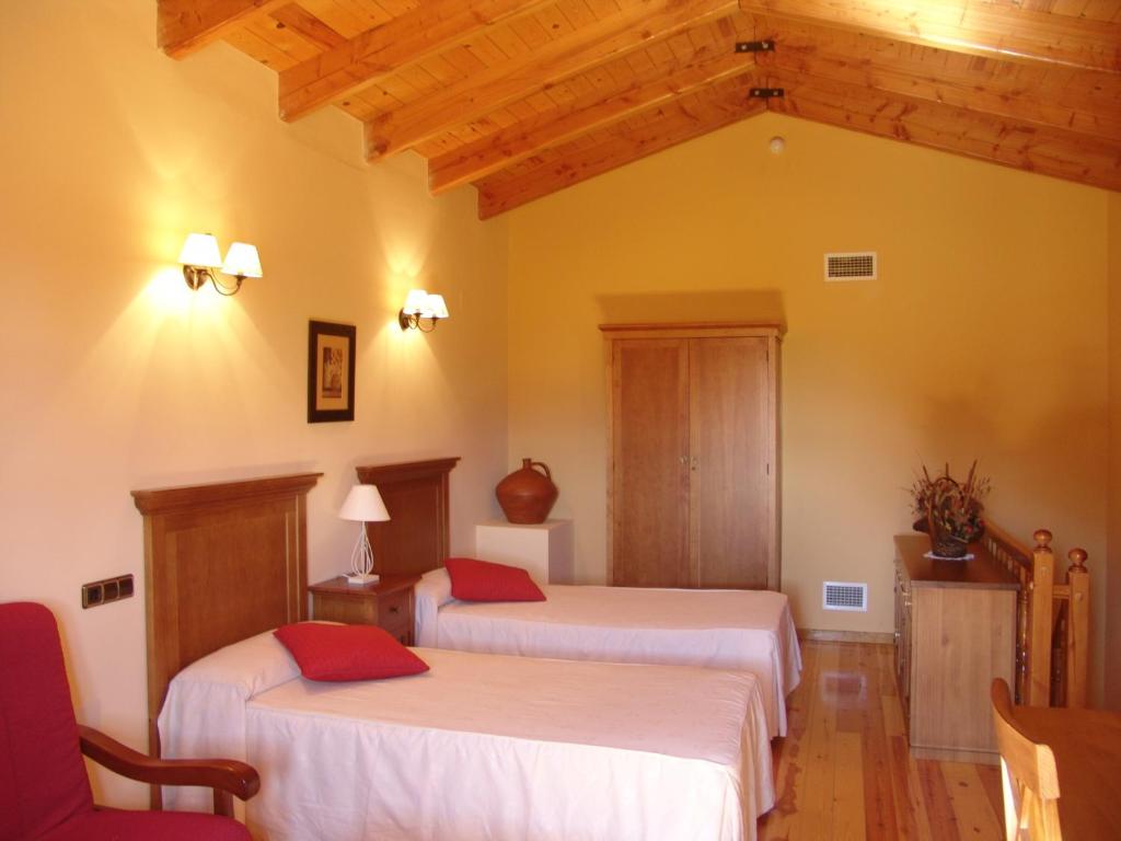 Postel nebo postele na pokoji v ubytování Hotel & SPA Peña Montañesa