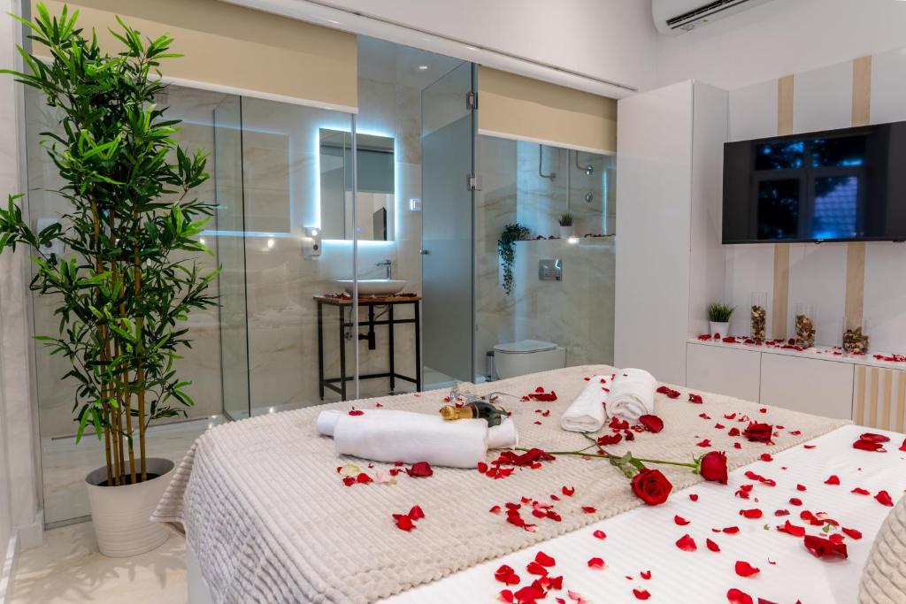 Alex Central Apartments - Deluxe King Suite