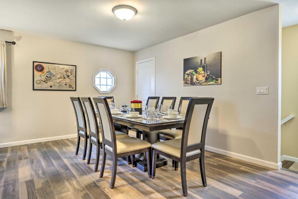 Fotografie z fotogalerie ubytování Ideally Located Glen Cove Apartment! v destinaci Glen Cove
