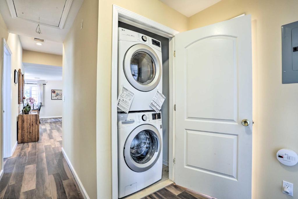 Fotografie z fotogalerie ubytování Ideally Located Glen Cove Apartment! v destinaci Glen Cove