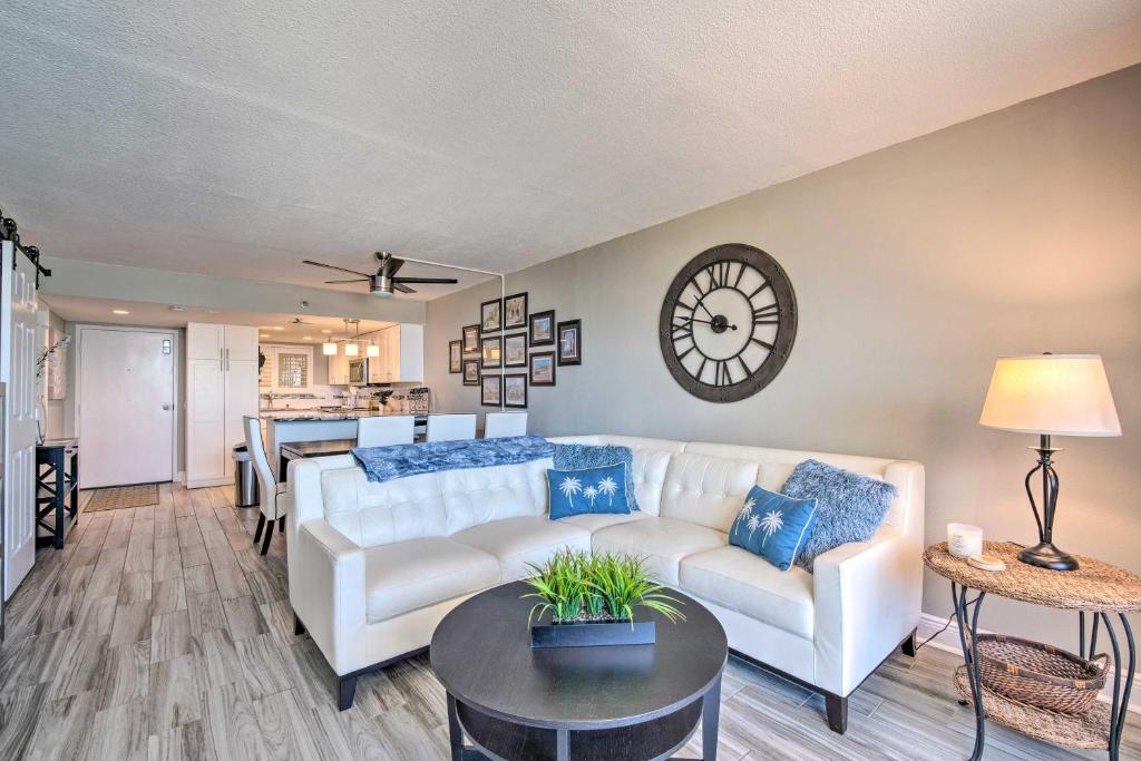 Relaxing Hudson Condo Steps from the Pool!