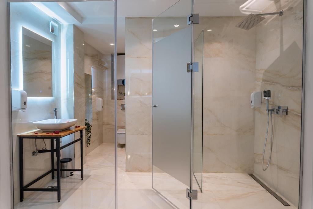 Alex Central Apartments - Luxe Suite
