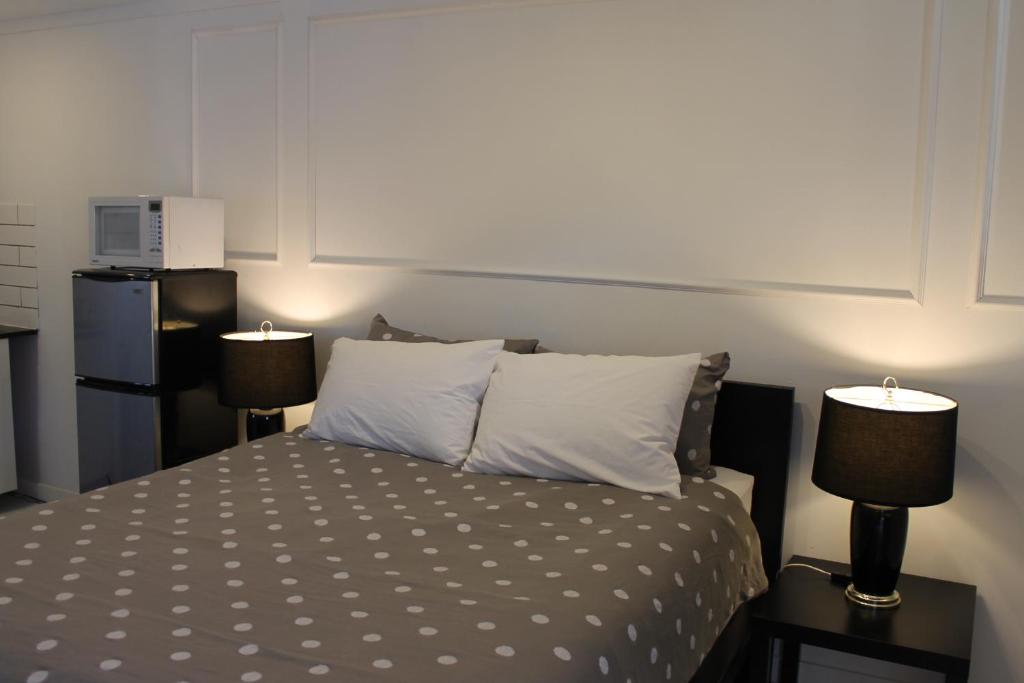Postel nebo postele na pokoji v ubytování Sage Hills Motel