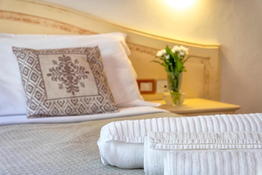 Posteľ alebo postele v izbe v ubytovaní Alghero Resort Country Hotel & Spa