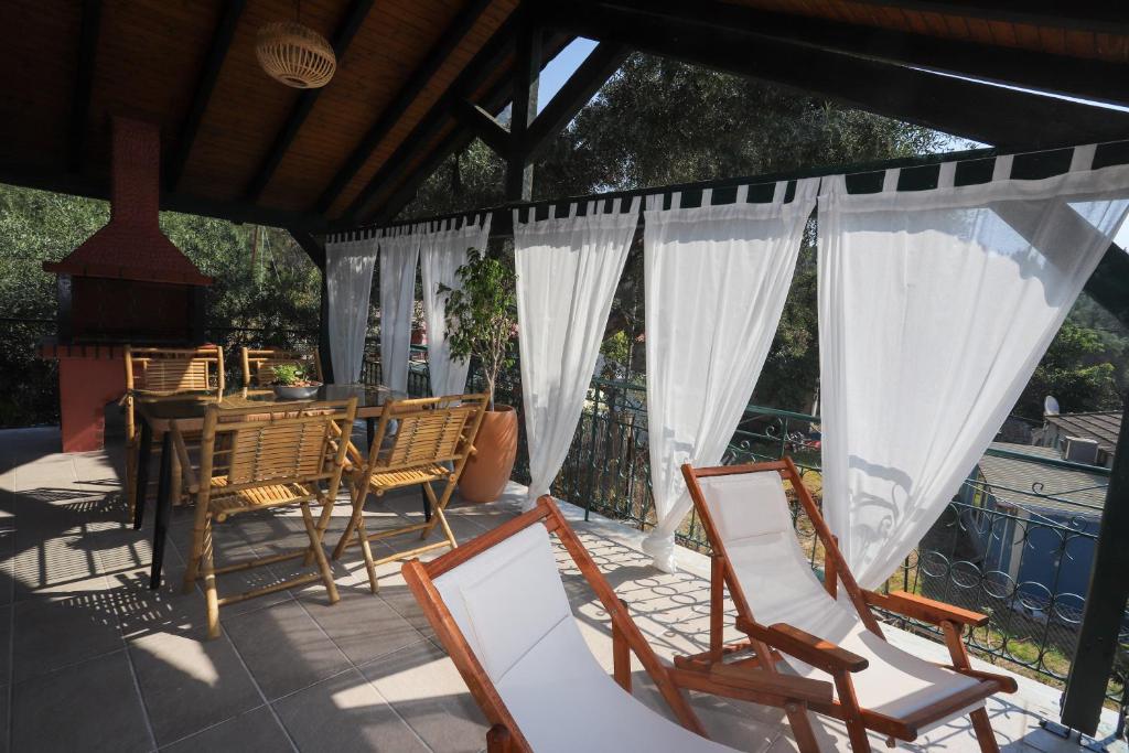 Balkón nebo terasa v ubytování Eleni's Guesthouse