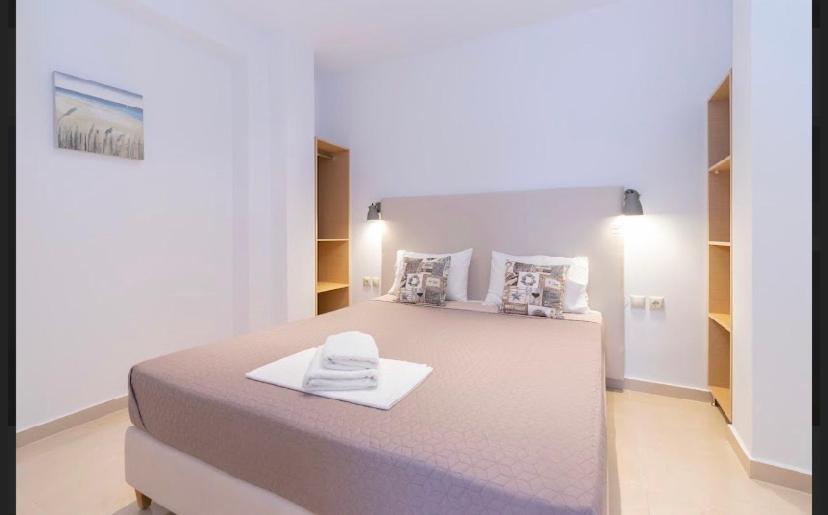 Postel nebo postele na pokoji v ubytování Arion suites