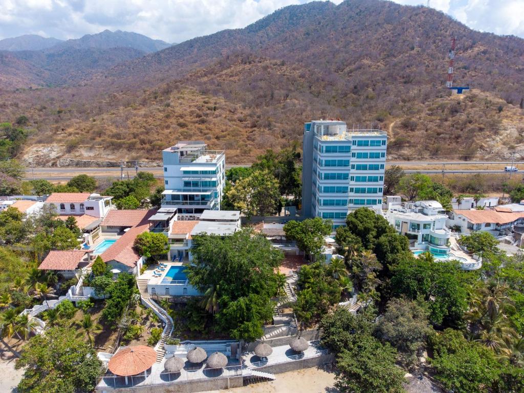 Üldine mäevaade või majutusasutusest Santorini Casablanca Resort pildistatud vaade