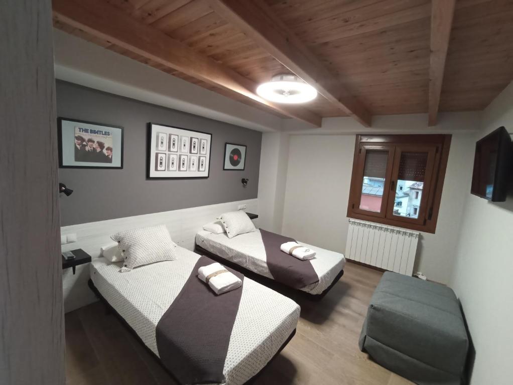 Postel nebo postele na pokoji v ubytování Parada de Txambonet 3