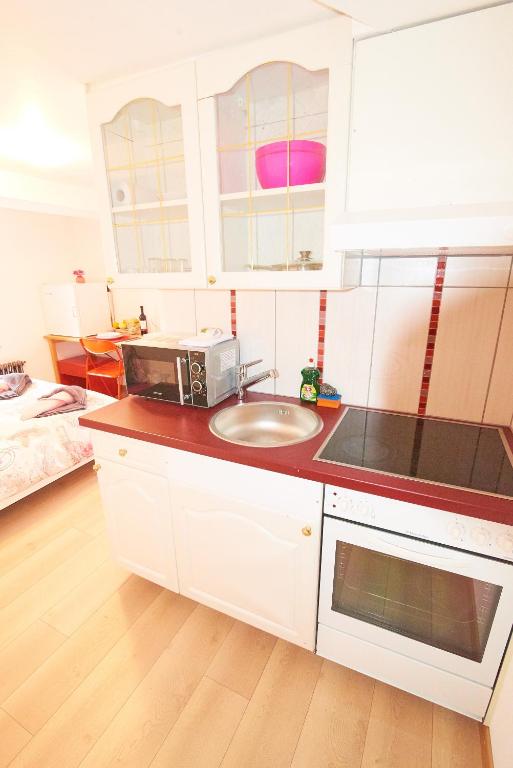 Una cocina o zona de cocina en New West Station 7