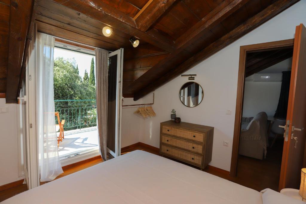 Postel nebo postele na pokoji v ubytování Eleni's Guesthouse