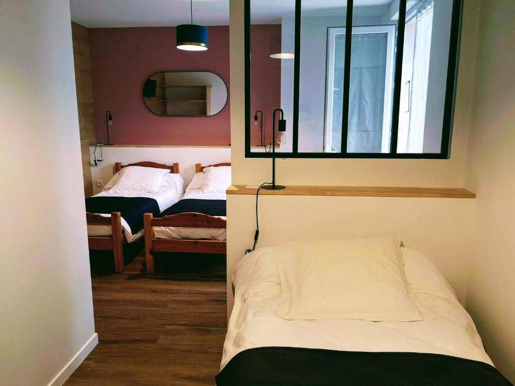 Postel nebo postele na pokoji v ubytování Le Relais d'Avajan
