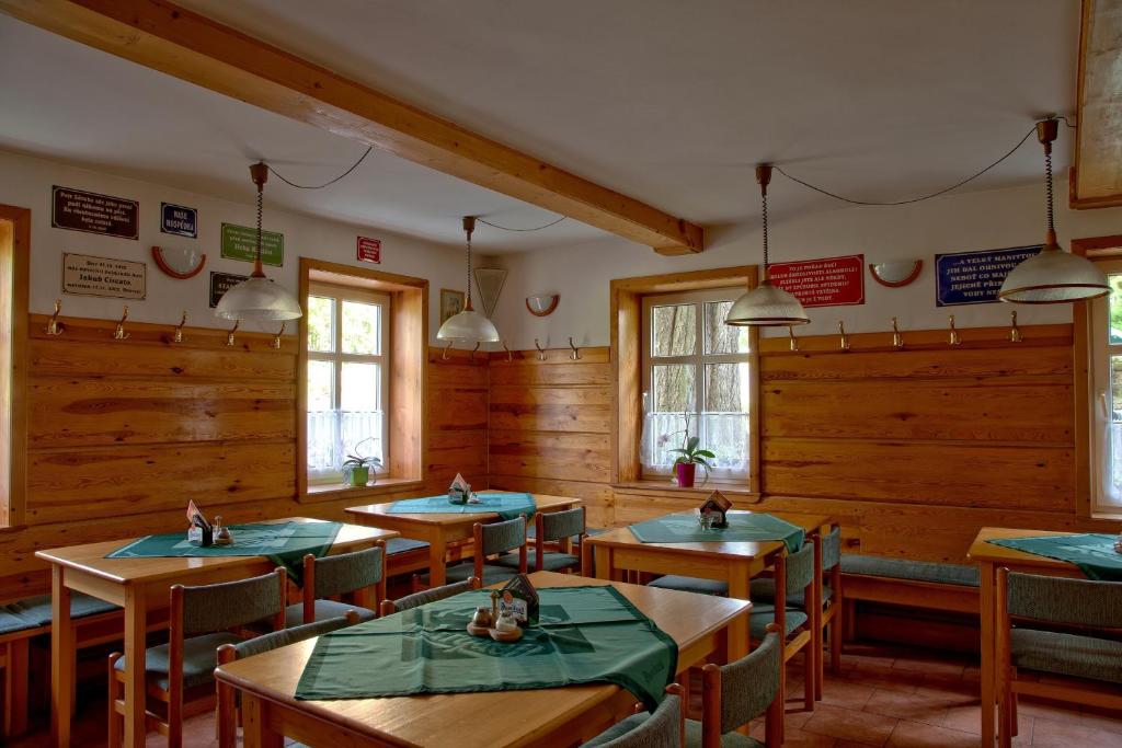 Restaurace v ubytování Hotel U Zeleného Stromu - Zum Grünen Baum