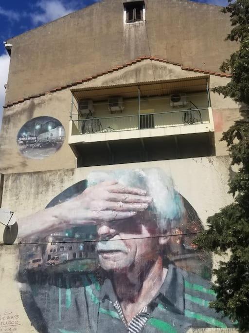 Budova, v ktorej sa apartmán nachádza