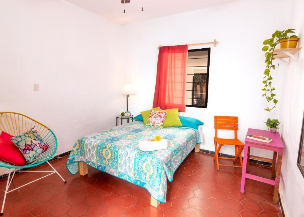 Postel nebo postele na pokoji v ubytování Hostal Casa Colores Adults Only