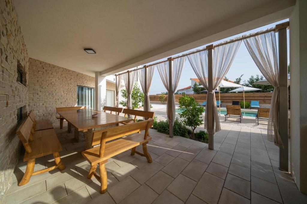 Balkón alebo terasa v ubytovaní Villa Elani - Stylish And Modern 6B Seaview Villa