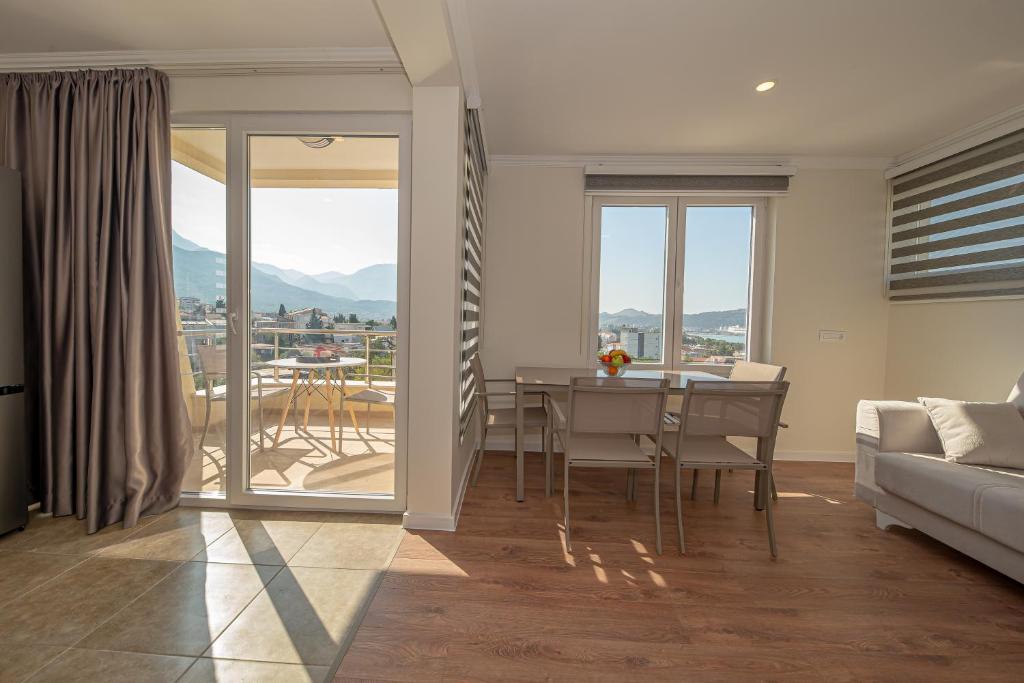 Nespecifikovaný výhled na hory nebo výhled na hory při pohledu z apartmánu