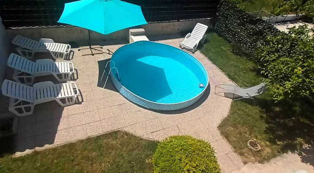 Fotografia z galérie ubytovania Family friendly apartments with a swimming pool Kastel Stafilic, Kastela - 18062 v destinácii Kaštela