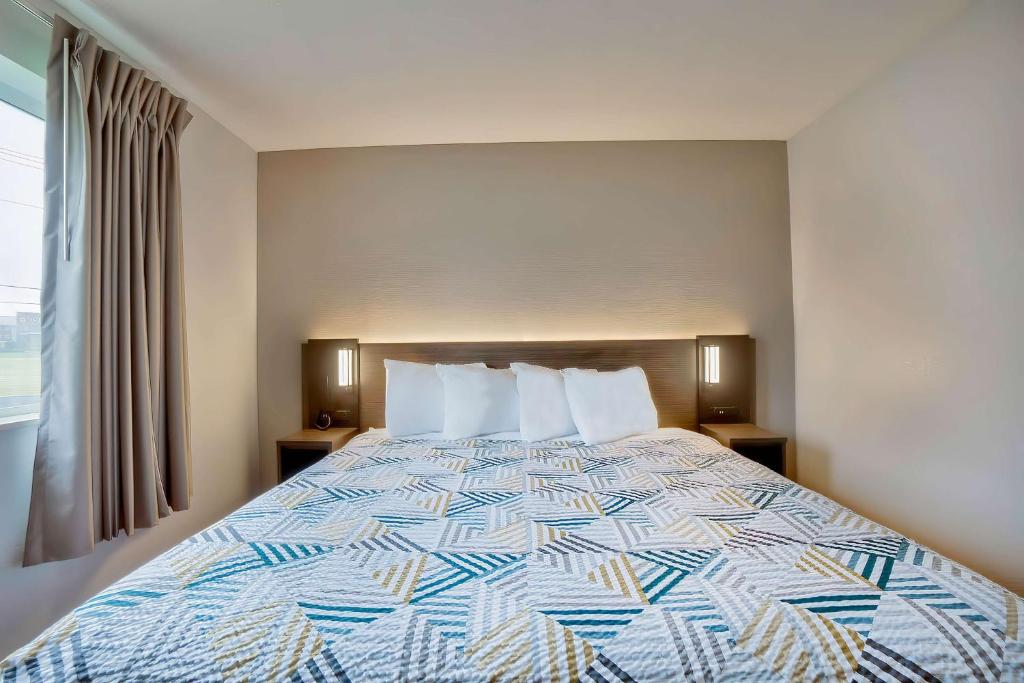 a hotel room with a large bed in a room at Motel 6-Denison, TX in Denison