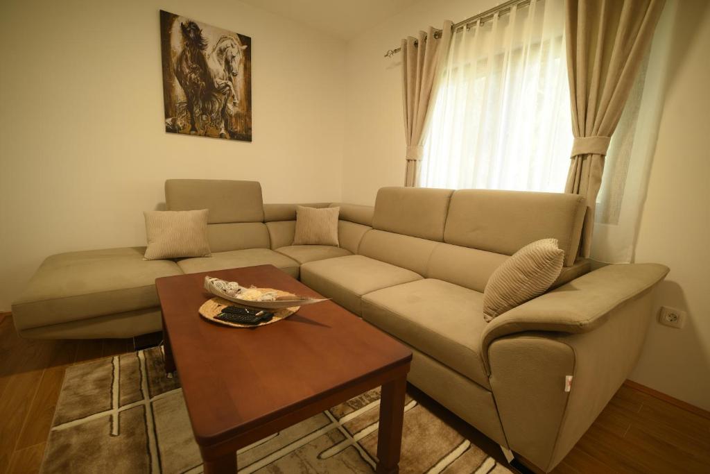 VUKOVIC HOUSE-MOTICKI GAJ - Three-Bedroom Villa