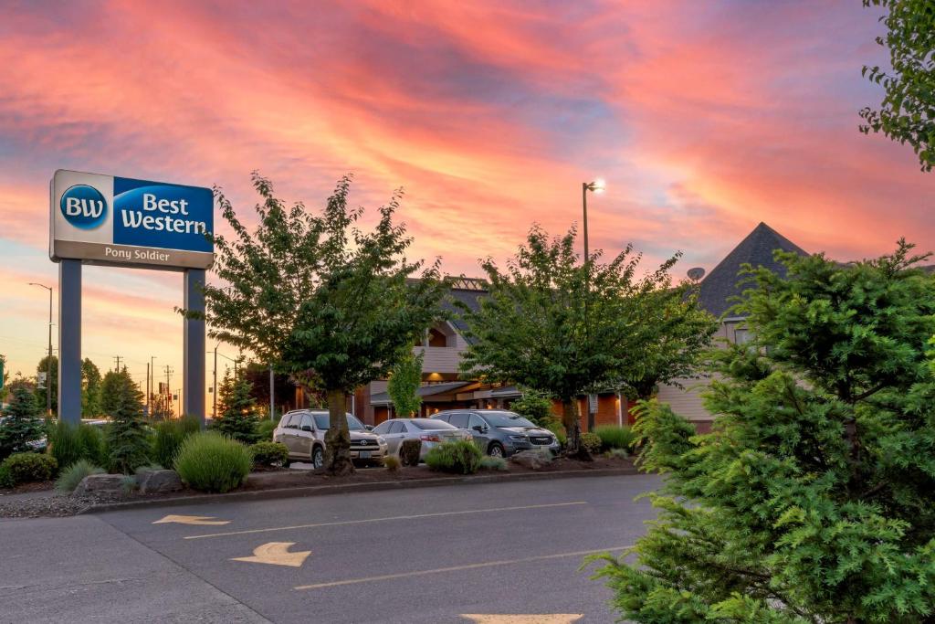 a best western sign in a parking lot at sunset at Best Western Pony Soldier in Portland