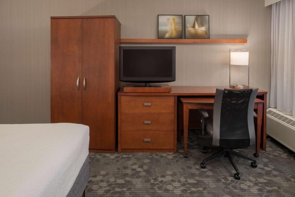 TV a/nebo společenská místnost v ubytování Sonesta Select Seattle Bellevue Redmond