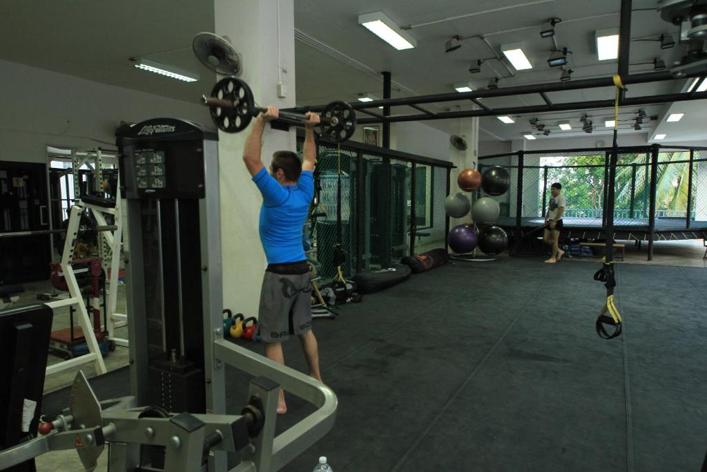 Fitness centrum a/nebo fitness zařízení v ubytování Superpro Samui