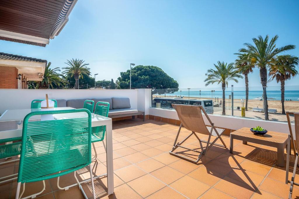 Балкон или терраса в Beach House Cambrils Apartamento en Primera Línea de playa