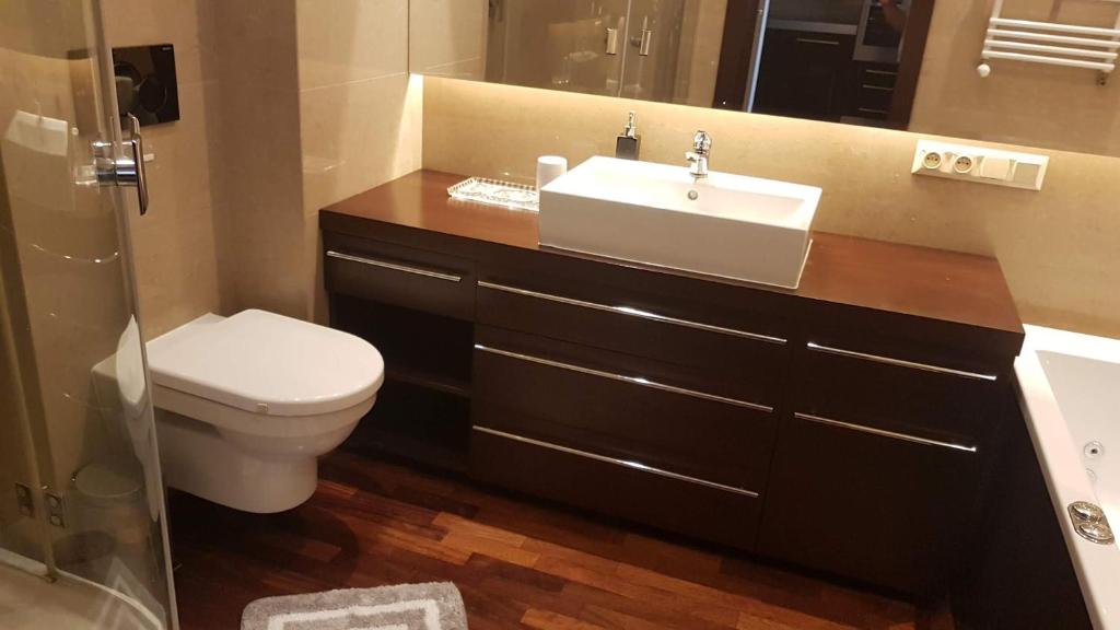 Fotografia z galérie ubytovania Apartament z balkonem Przy parku vo Varšave