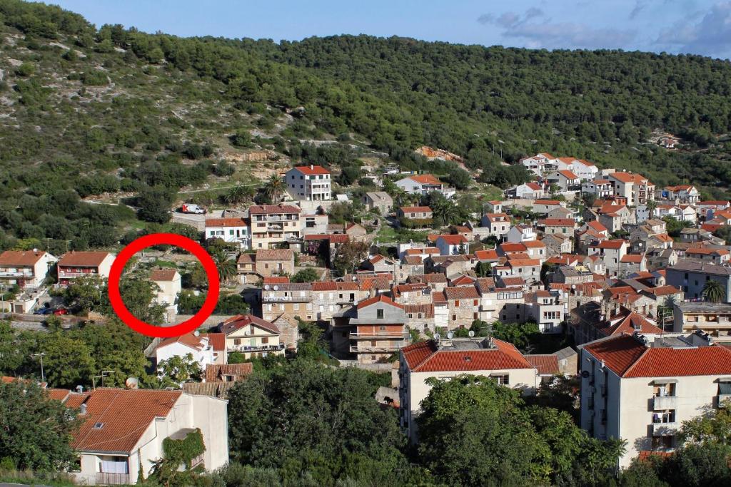 a red circle in the middle of a city at Rooms with WiFi Vis - 8905 in Vis