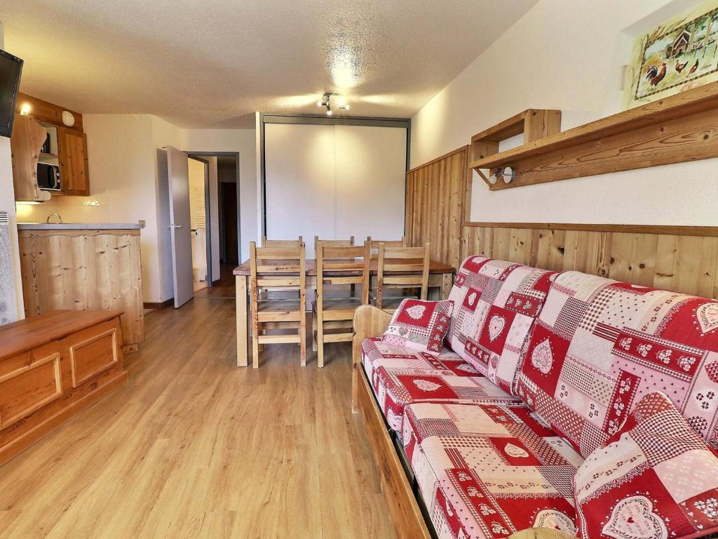 Kuchyňa alebo kuchynka v ubytovaní Charmant Appartement à La Tania - 6 pers, skis aux pieds, proche commodités - FR-1-182A-10