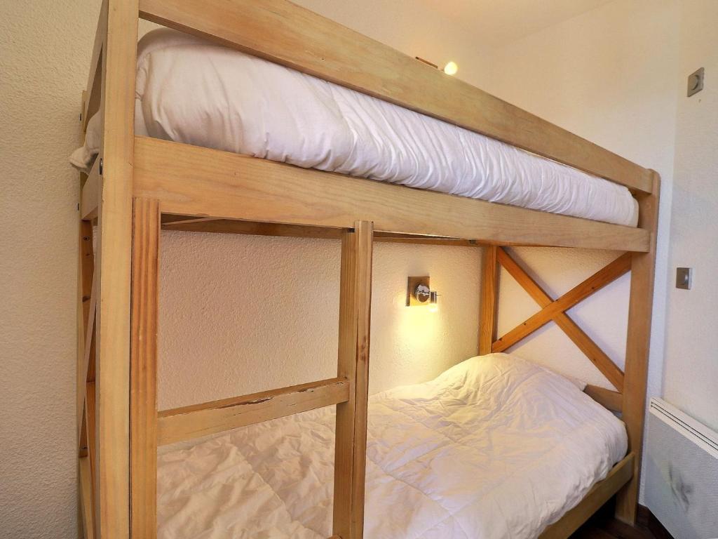 Posteľ alebo postele v izbe v ubytovaní Charmant Appartement à La Tania - 6 pers, skis aux pieds, proche commodités - FR-1-182A-10