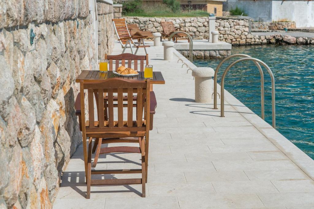Fotografia z galérie ubytovania Apartments by the sea Baric Draga, Karlobag - 15583 v destinácii Barić Draga