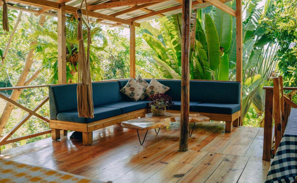 Posezení v ubytování EL GALLO ECOLODGE