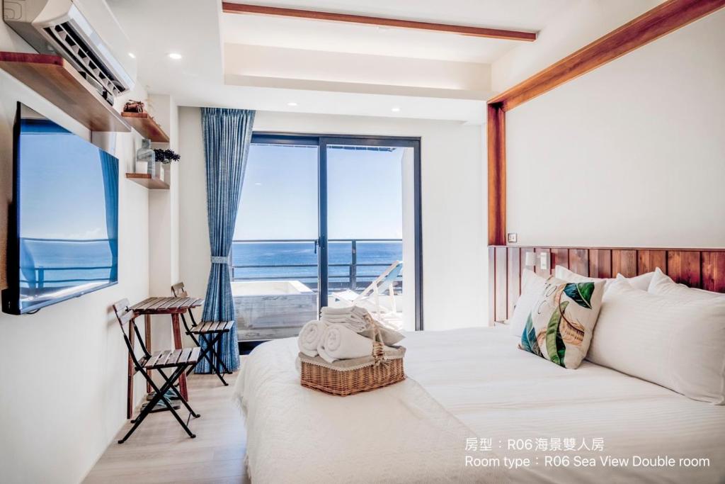 Postel nebo postele na pokoji v ubytování Chuanfanrock Haku Beach Days Inn