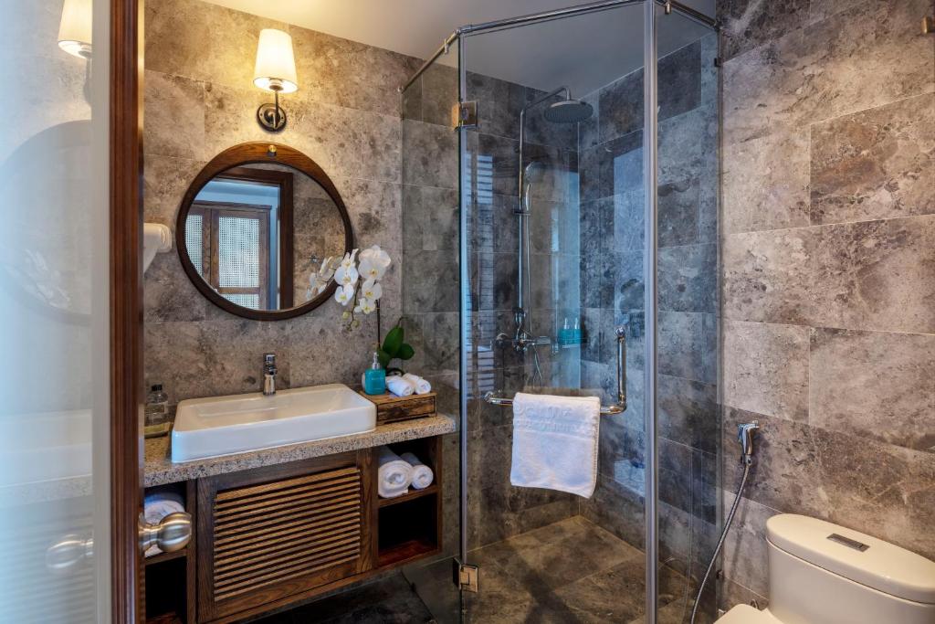 Deluxe King Room with Balcony and Pool View