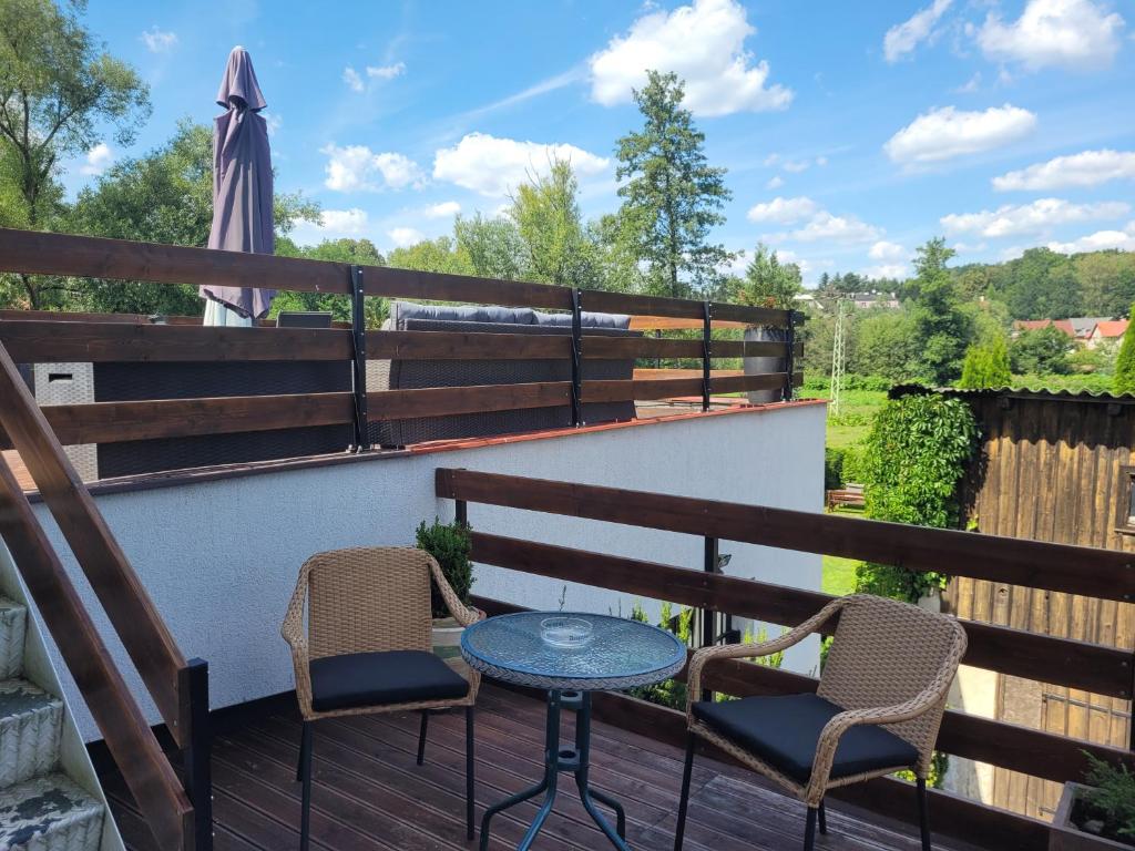 Balkón nebo terasa v ubytování Penzion U Elišky