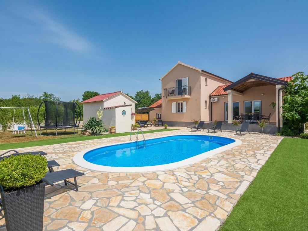 Peaceful Home in Policnik