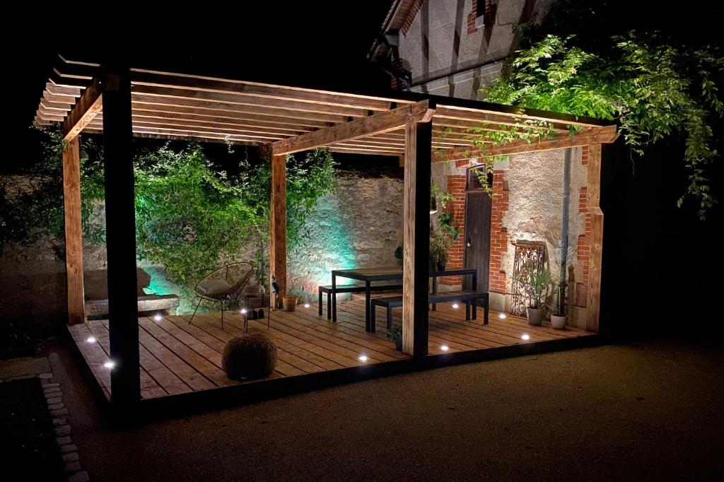 Pool house-L'hirondelle de Sermizelles- grand jardin, calme et nature aux  portes du Morvan, Sermizelles – Tarifs 2023