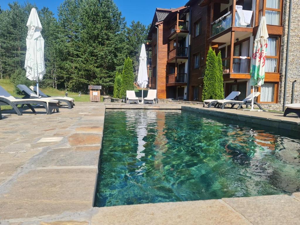 Bazén v ubytování Pirin Golf Apartment HOME with private garden nebo v jeho okolí