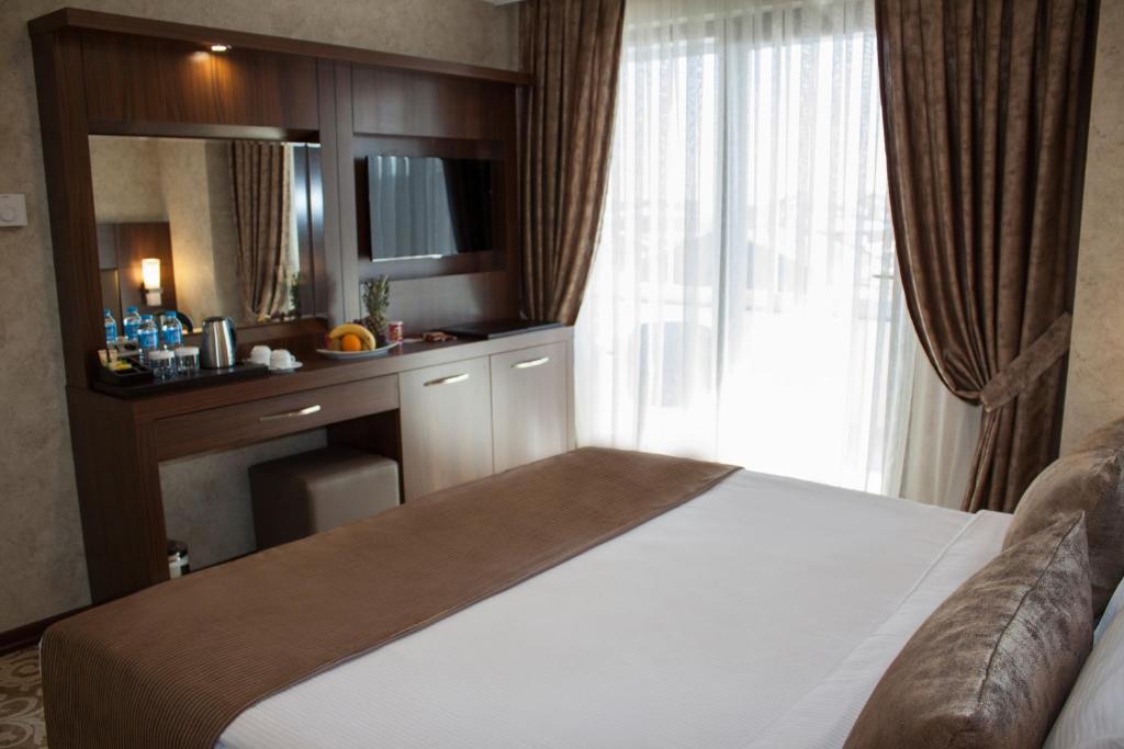 Gorukle Oruc Hotel & Spa - 阳台上的高级双人间