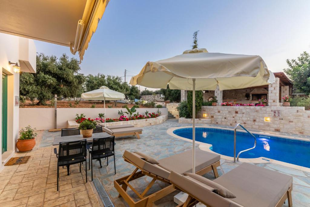 Bazén v ubytovaní Villa Dafni with Private Pool alebo v jeho blízkosti