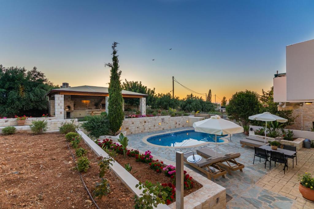Bazén v ubytovaní Villa Dafni with Private Pool alebo v jeho blízkosti